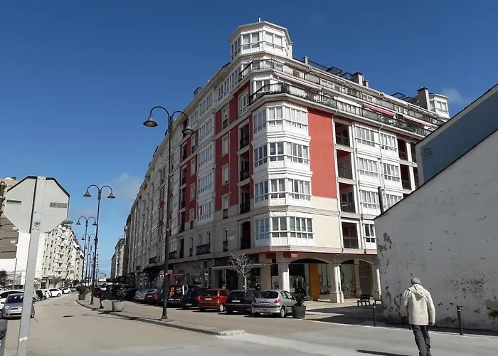 Atico Con Terraza Y Piscina Comunitaria